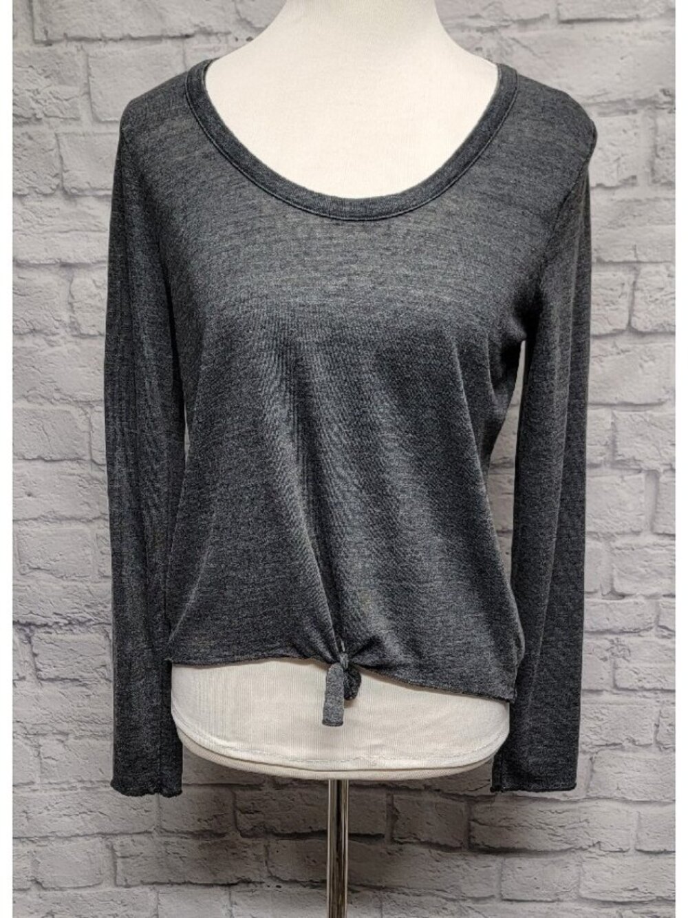 NEW CHASER M DARK GRAY RAW EDGE KNOTTED TIE FRONT SCOOP NECK KNIT TOP